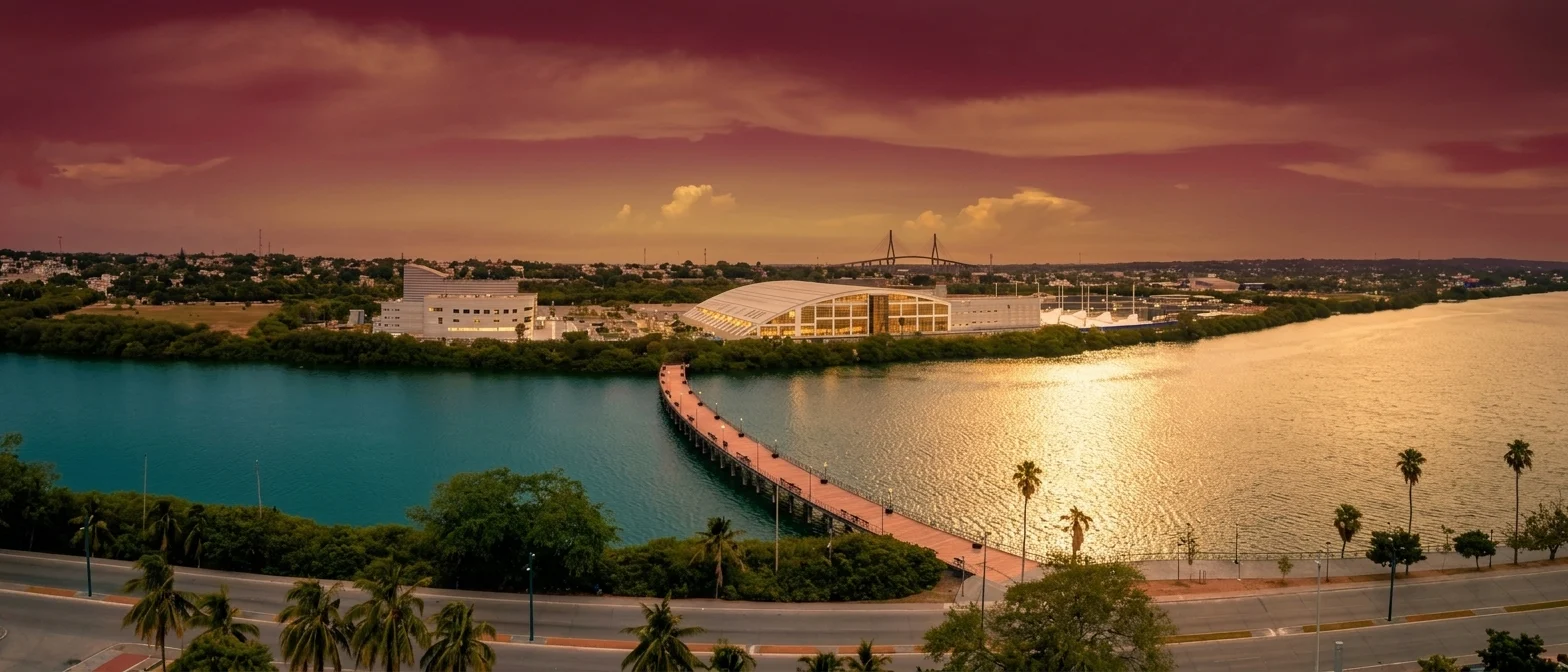 Panorama del malecón de Tampico al atardecer